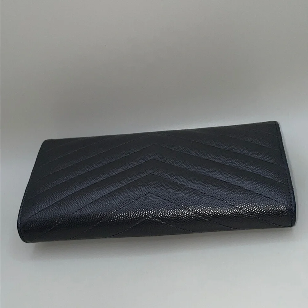 Yves Saint Laurent Gray Chevron Clutch with Silver Chain - Picture 4 of 16
